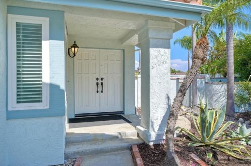 1693 Mountain Pass Cir, Vista, CA 92081-8826
