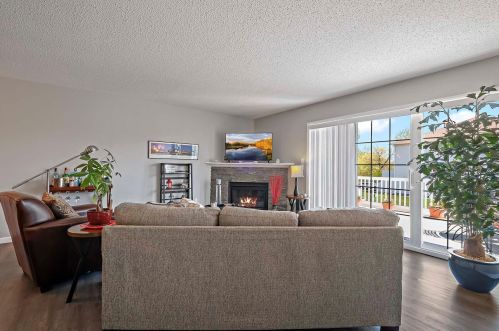 4924 Grenwich Ave, Saint Paul MN  55128-2059 exterior