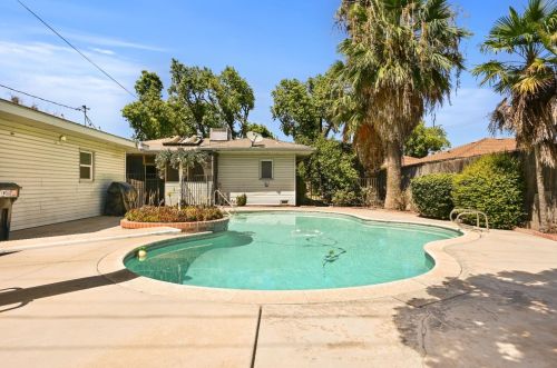 1432 Marshall St, Turlock CA 95380-4133 exterior