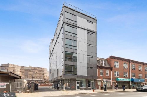 215 9th St, Philadelphia, PA 19107-1832