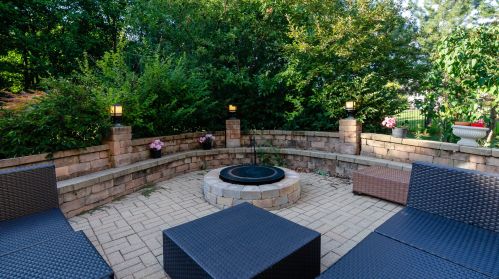 6919 Fieldstone Dr, Willowbrook IL  60527-5295 exterior