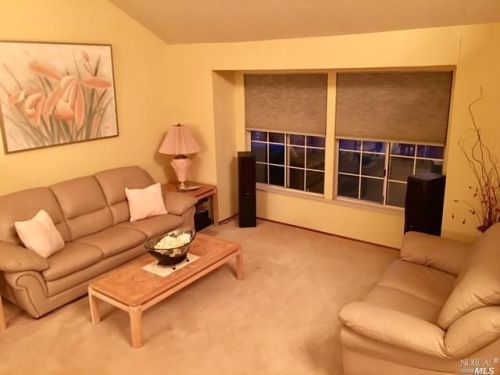 236 Ballindine Dr, Vacaville, CA 95688-9200