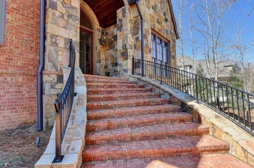 992 Little Darby Ln, Suwanee, GA 30024-7676
