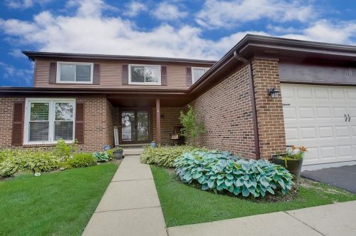 699 Briarwood Dr, Wheeling, IL 60090-5564