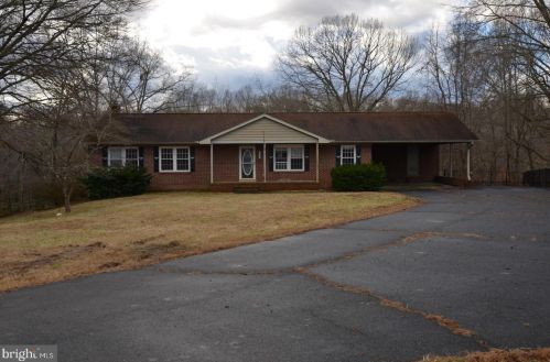 106 Hudson Rd, Fredericksburg, VA 22405-3563