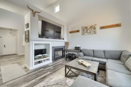 19312 58 Pl, Denver CO 80019-2027 exterior