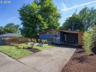 9426 Hodge Ave, Portland OR  97203-2732 exterior