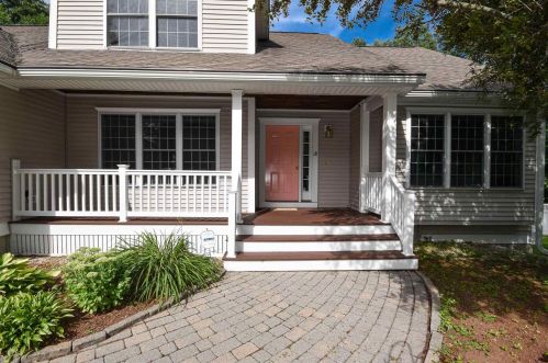 18 Quaker Ln, Dover, NH 03820-4916
