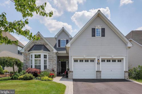 52 Monte Carlo Dr, Trenton, NJ 08691-3707