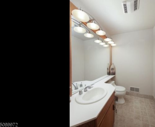 4 Thomas Jefferson Dr, Warren, NJ 07059-5026