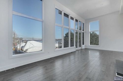 11 Vela Way, Edgewater NJ  07020-1563 exterior