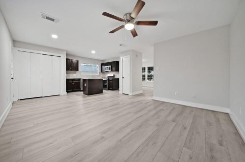 827 Lightningbug Ln, Conroe, TX 77301-5505