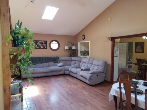 1215 Evergreen Dr, Carol Stream IL  60188-3307 exterior