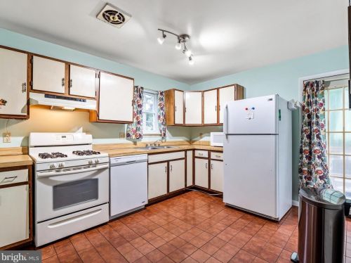 5372 Seneca Ct, Woodbridge, VA 22193-3409
