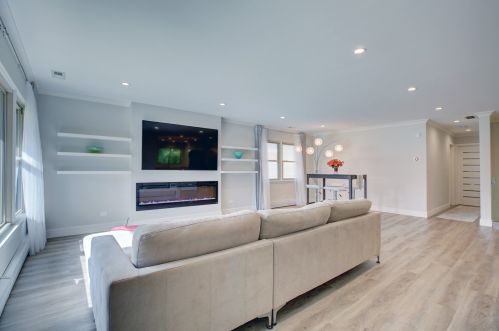 6906 Jarvis Ave, Niles IL  60714-4016 exterior