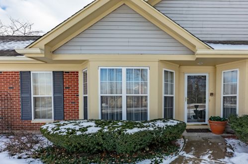 36148 Springbrook Ln, Gurnee, IL 60031-4514