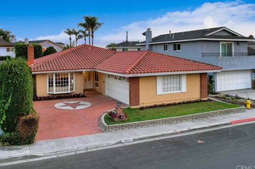 4400 Birchwood Ave, Seal Beach, CA 90740-3111