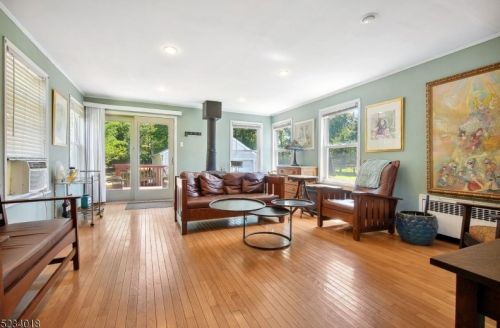 9 Crestmont Rd, Town Center NJ  07052-1601 exterior