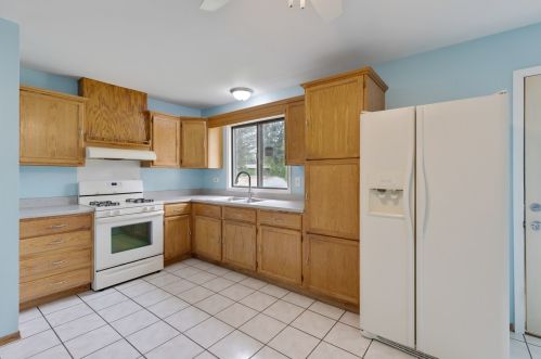 1919 Julie St, Bull Valley, IL 60098-2716