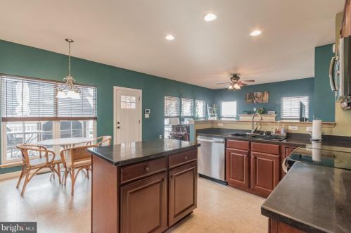 228 Lord Fairfax St, Charles Town WV  25414-2607 exterior