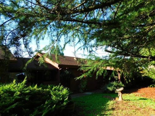 7790 Welter Ln, Sebastopol, CA 95472-2657