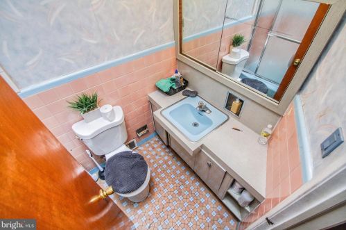 124 Fariston Dr, Philadelphia PA 19120-1007 exterior