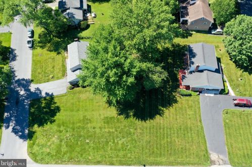 1845 Rockford Ln, Lancaster PA  17601-5028 exterior