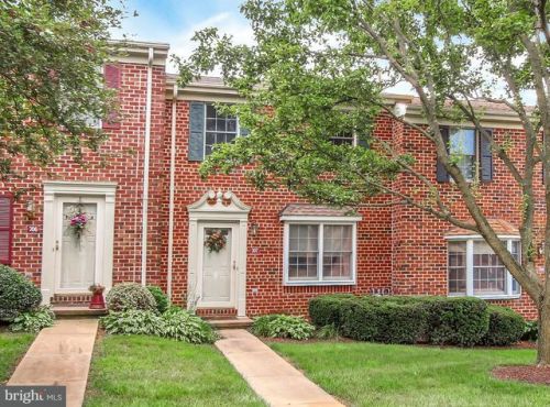 707 Chambers Rdg, York, PA 17402-8821