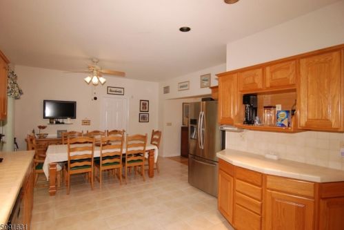 4 Everest Dr, Hackettstown NJ  07840-2844 exterior