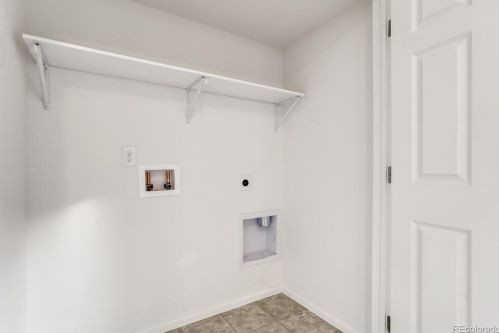 26198 Maple Dr, Aurora CO 80018 exterior