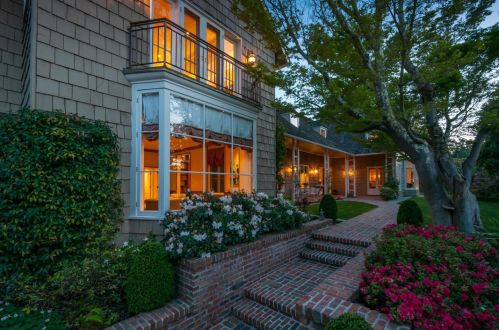 989 Hayne Rd, Burlingame, CA 94010-7037