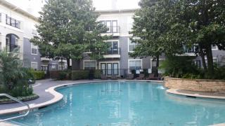 2403 Bagby St, Houston TX  77006-1603 exterior