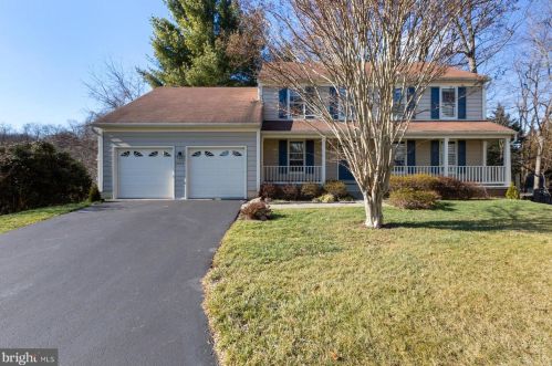 6054 Woodedge Ct, Springfield, VA 22015-3031