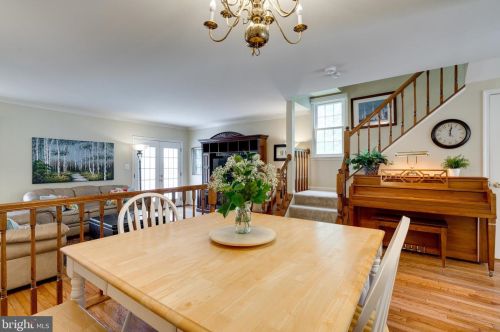 8725 Stone Hill Pl, Springfield VA  22153-1718 exterior