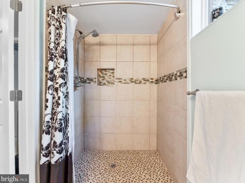 810 Venice Dr, Silver Spring MD 20904-2065 exterior