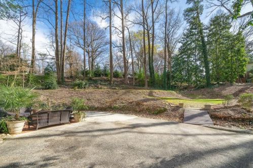 658 Edinboro Rd, Atlanta GA  30327-1214 exterior