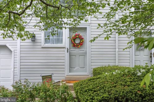 6225 Spring Knoll Dr, Harrisburg, PA 17111-6864