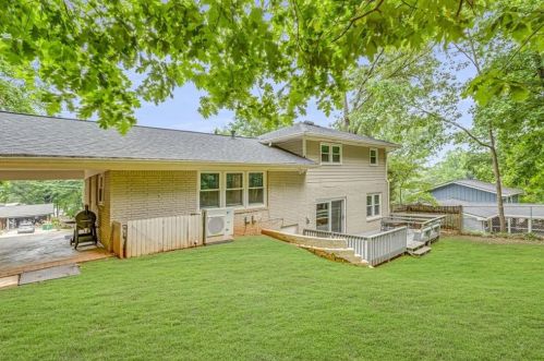6896 Lockridge Dr, Atlanta GA  30360-1515 exterior