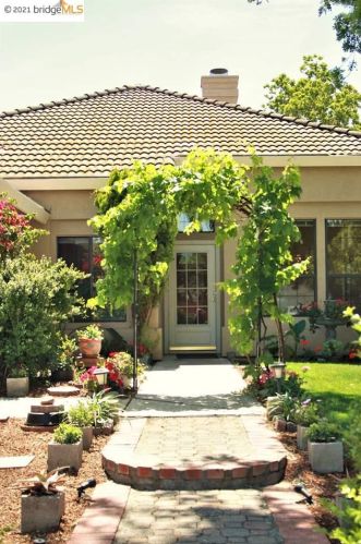 1900 Plum Ln, Tracy, CA 95376-9296