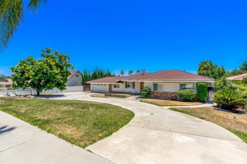 700 23rd St, Upland, CA 91784-1324