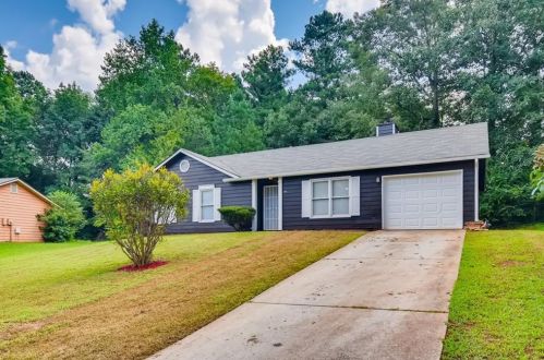 820 Fox Valley Dr, Stone Mountain, GA 30088-2283