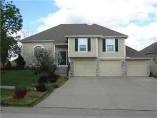 929 Southfork St, Leavenworth, KS 66043-5203