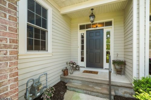 202 Viera Dr, Cedar Knolls, NJ 07927-2402