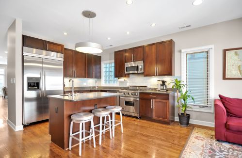 1738 Campbell Ave, Chicago, IL 60647-5206