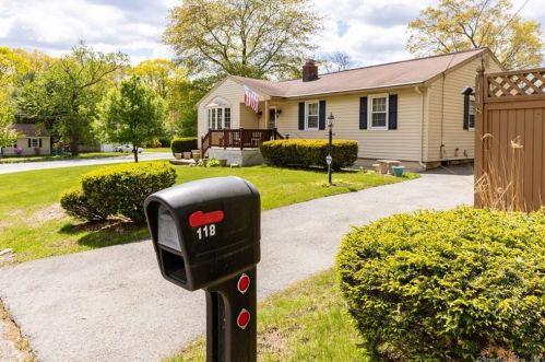 118 Deepwood Dr, Waterbury, CT 06708-2907