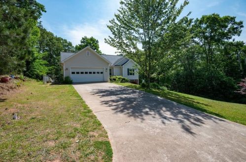 31 Juniper Dr, Ellijay, GA 30540-6377
