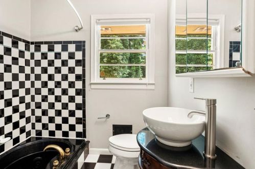 1385 Holly Ln, Atlanta GA  30329-3513 exterior