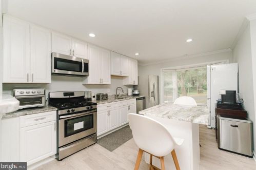 5703 Oakshore Ct, Springfield VA  22015-2250 exterior