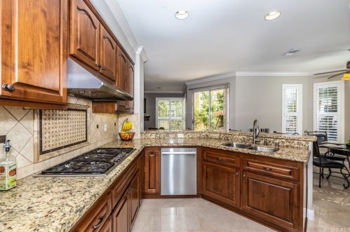 1098 Rexford Ln, Anaheim CA  92808-2333 exterior