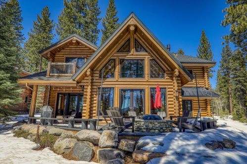 9253 Heartwood Dr, Truckee, CA 96161-5210